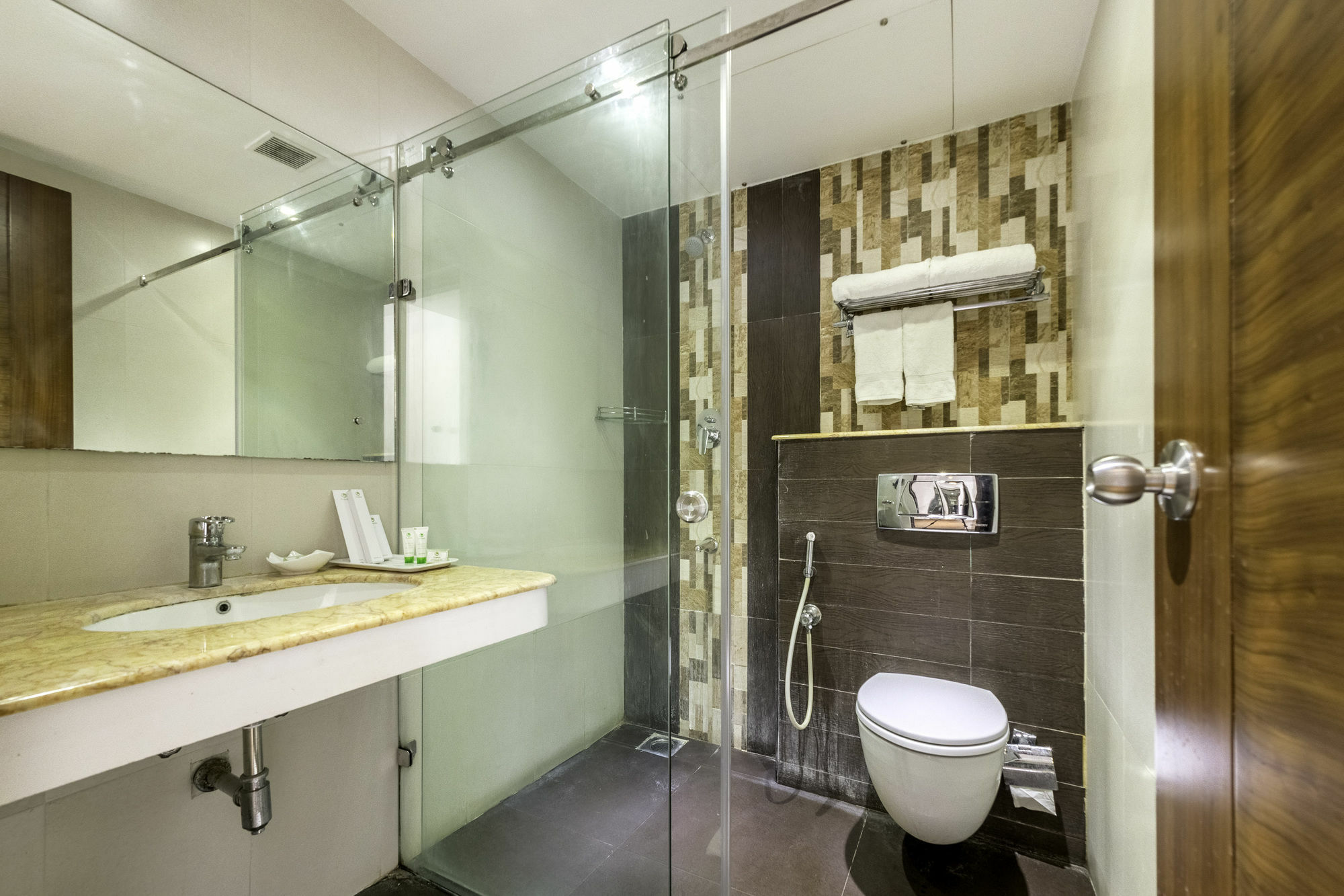 Hotel Treebo Trend J'S Five Two Boutique Chennai Exterior foto